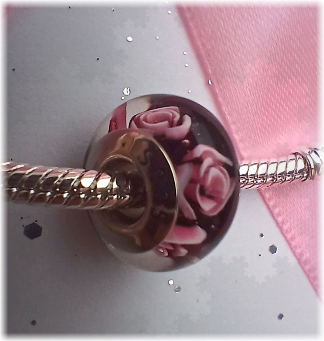 Murano Glas Charm 925er Sterling Silber Blumen auf Lila
