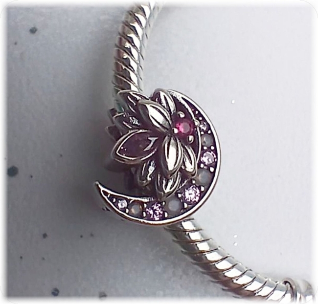 Charm 925er Sterling Silber mit Zirkonia Lotusblüte im Halbmond Rosa Lila