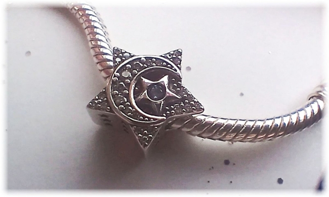 Charm 925er Sterling Silber Sternenform Mond im Stern mit Zirkonia Blau